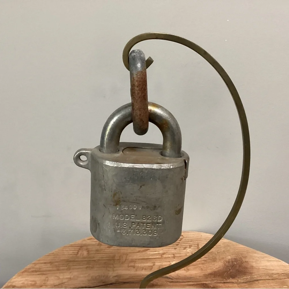 Vintage - Sargent & Greenleaf Inc. 1983 Padlock - Huge & Heavy - Collectible - Picture 4 of 13